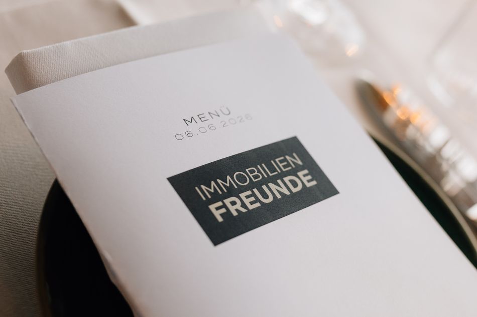 Menükarte mit IMMOBILIEN FREUNDE Branding